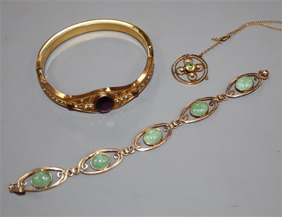 An early 20th century yellow metal, peridot and seed pearl pendant on chain, a 9ct gold and green cabochon bracelet etc.